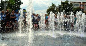 Сухой фонтан на площади дворца