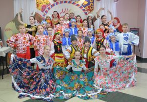 Сладкий чак-чак и весёлые танцы: всё сплелось в полысаевском «Хороводе дружбы»